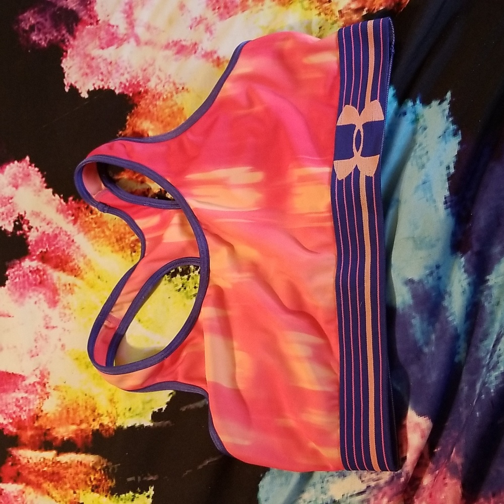 Under armour sports bra size medium